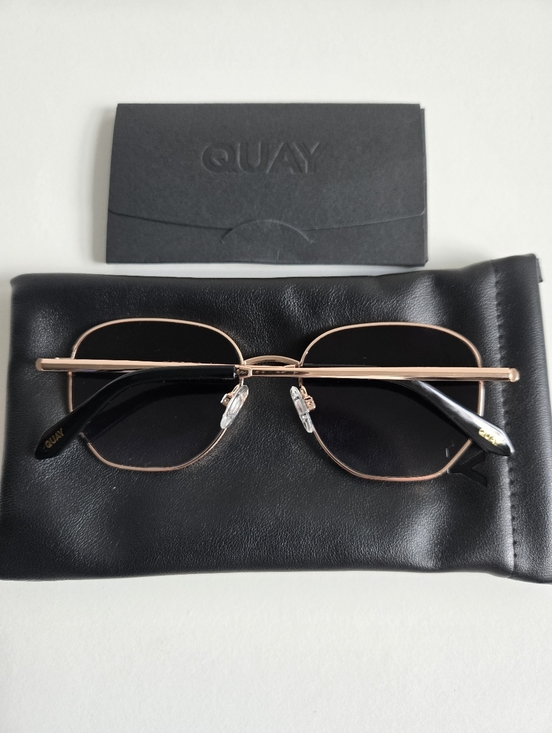New Quay Australia Unisex Big Time Texture Gold Frame/Smoke Lens Sunglasses main image 11